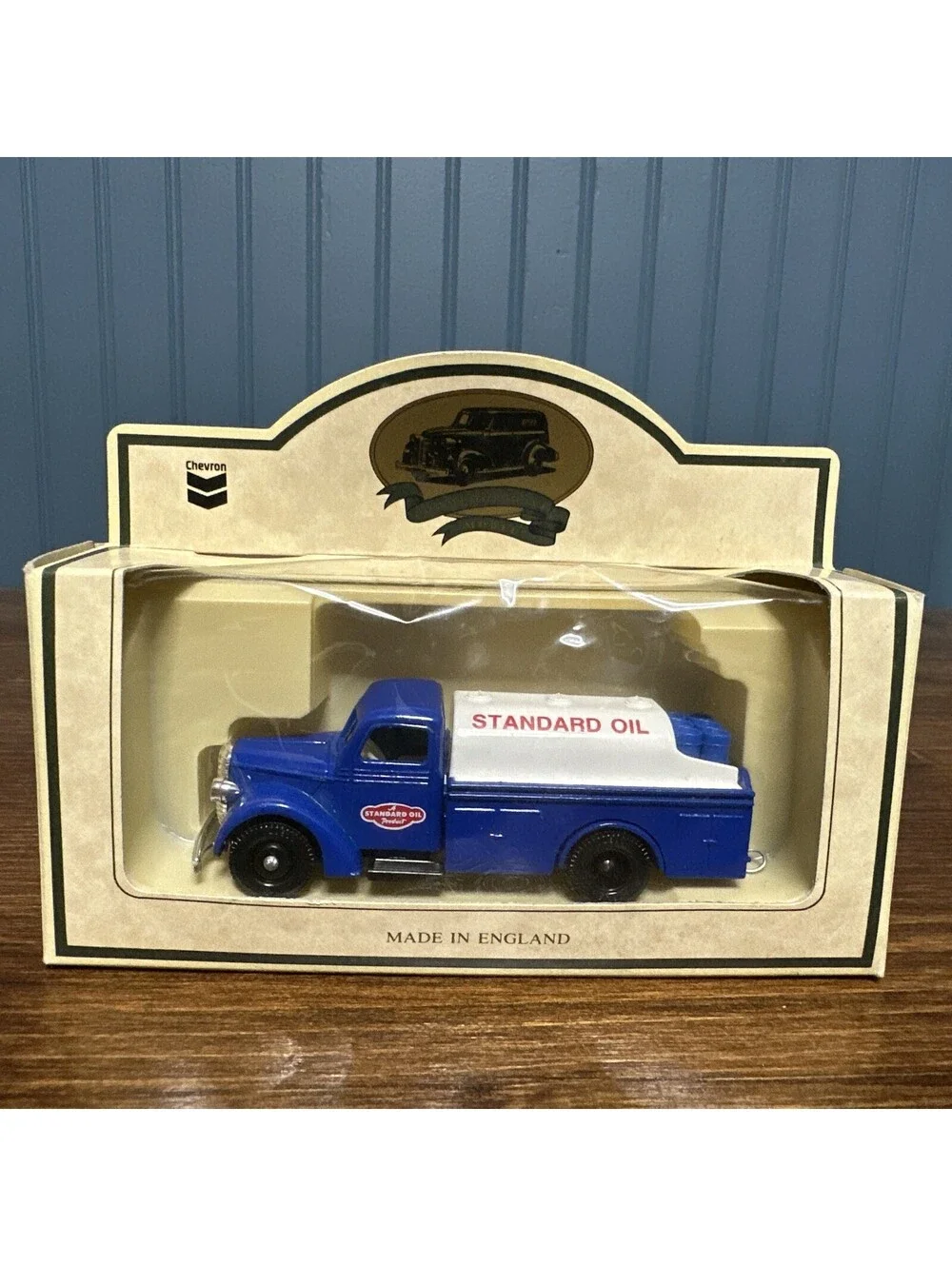Lledo Days Gone, Chevron Standard Oil, Chevron 1927 Gasoline Tanker Truck